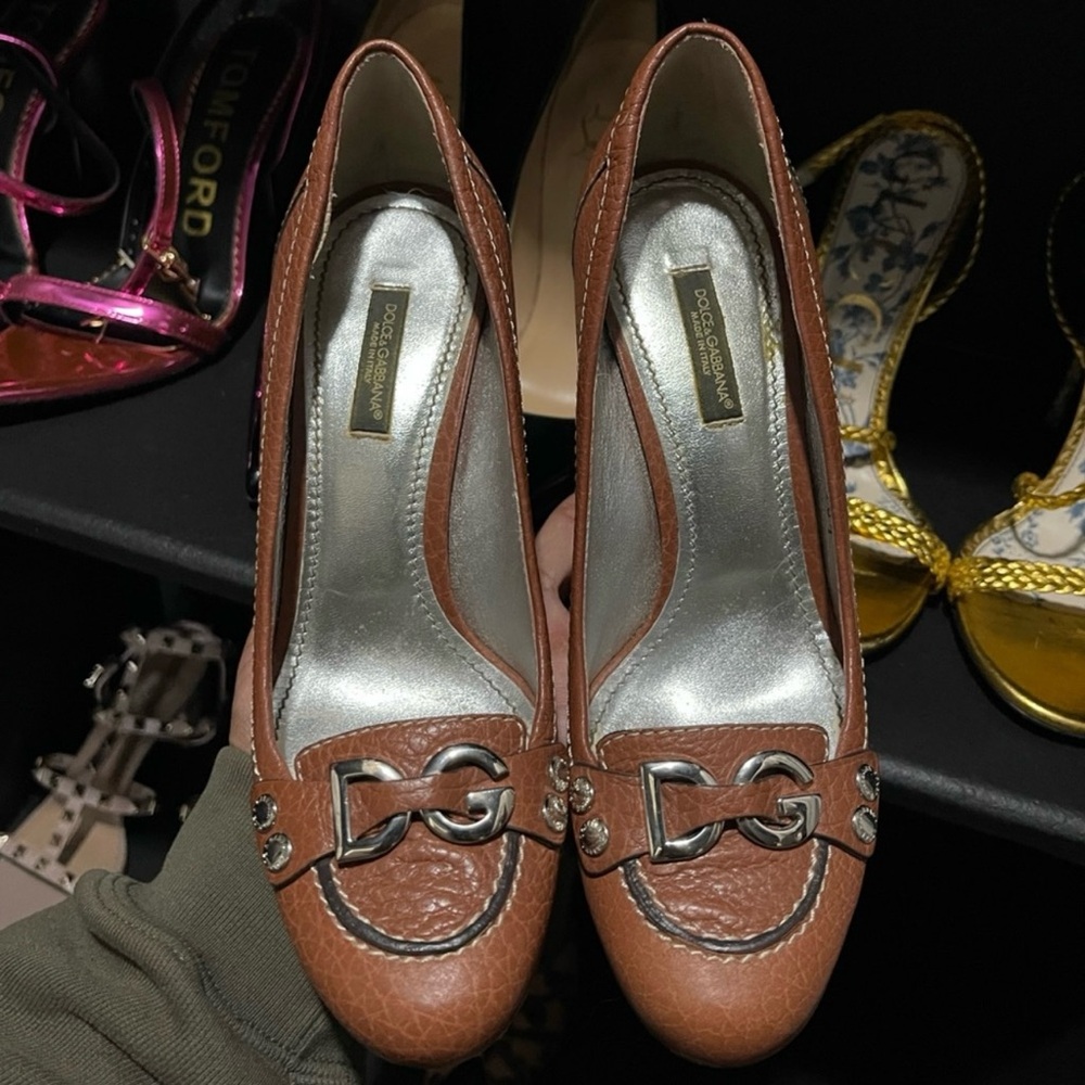 Dolce & Gabbana Tan Brown Leather Buckle Pumps